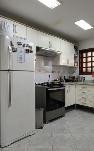 Casa de condomínio à venda com 300m², 3 quartos e 2 vagas Casa de condomínio à venda com 300m², 3 quartos e 2 vagasCozinha - Armários
