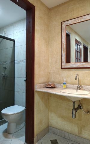Casa de condomínio à venda com 300m², 3 quartos e 2 vagas Casa de condomínio à venda com 300m², 3 quartos e 2 vagasBanheiro Social