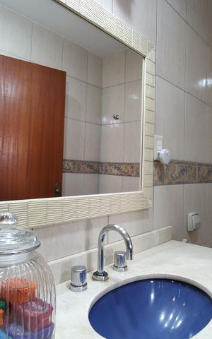 Casa de condomínio à venda com 300m², 3 quartos e 2 vagas Casa de condomínio à venda com 300m², 3 quartos e 2 vagasBanheiro da Suíte