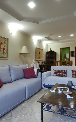 Casa de condomínio à venda com 300m², 3 quartos e 2 vagas Casa de condomínio à venda com 300m², 3 quartos e 2 vagasSala