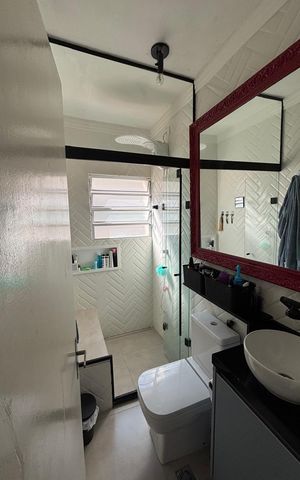 Casa de condomínio à venda com 59m², 2 quartos e 2 vagas Casa de condomínio à venda com 59m², 2 quartos e 2 vagasBanheiro social