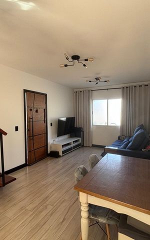 Casa de condomínio à venda com 59m², 2 quartos e 2 vagas Casa de condomínio à venda com 59m², 2 quartos e 2 vagasSala