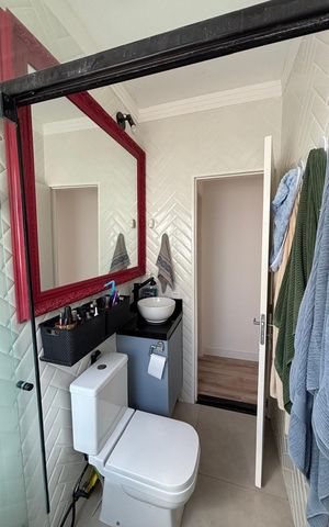 Casa de condomínio à venda com 59m², 2 quartos e 2 vagas Casa de condomínio à venda com 59m², 2 quartos e 2 vagasBanheiro social
