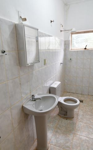 Casa à venda com 60m², 1 quarto e 8 vagasBanheiro