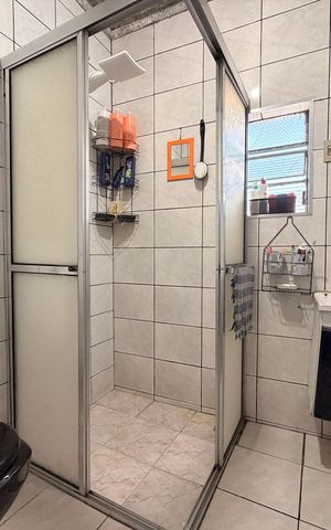 Casa à venda com 300m², 8 quartos e 2 vagasBanheiro Social - Casa 2
