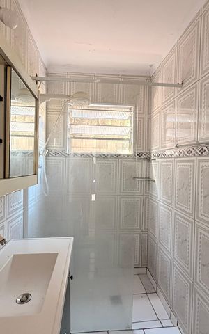 Casa à venda com 300m², 8 quartos e 2 vagasBanheiro - Casa 3