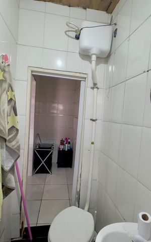 Casa à venda com 70m², 3 quartos e 1 vagaBanheiro 2 - Edícula