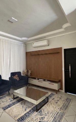 Casa para alugar com 140m², 4 quartos e 3 vagas Casa para alugar com 140m², 4 quartos e 3 vagasSala