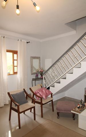 Casa à venda com 241m², 5 quartos e 2 vagasSala