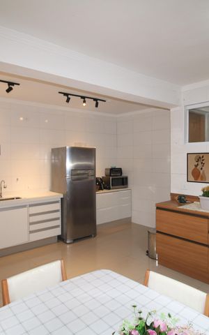 Casa à venda com 241m², 5 quartos e 2 vagasCozinha