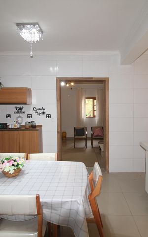 Casa à venda com 241m², 5 quartos e 2 vagasCozinha