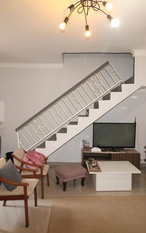 Casa à venda com 241m², 5 quartos e 2 vagasSala