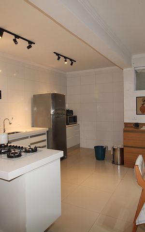 Casa à venda com 241m², 5 quartos e 2 vagasCozinha