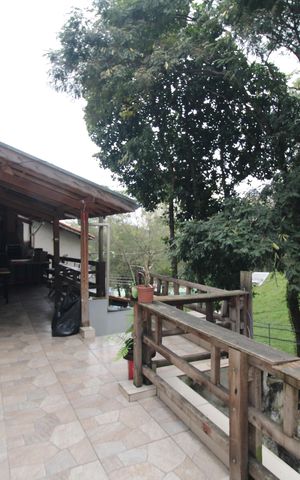 Casa à venda com 241m², 5 quartos e 2 vagasÁrea de Serviço