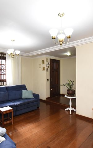 Casa à venda com 440m², 4 quartos e 3 vagasSala