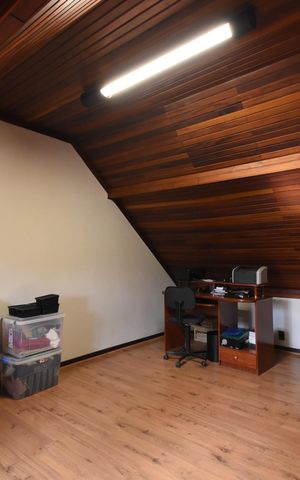 Casa à venda com 440m², 4 quartos e 3 vagasEscritório