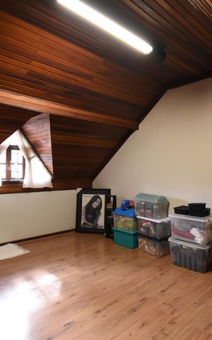 Casa à venda com 440m², 4 quartos e 3 vagasEscritório