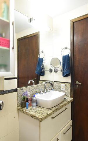 Casa à venda com 440m², 4 quartos e 3 vagasBanheiro 2