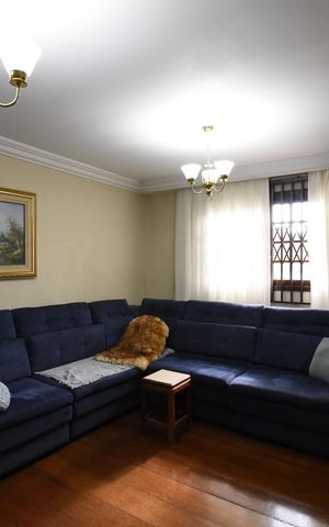 Casa à venda com 440m², 4 quartos e 3 vagasSala