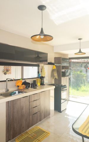 Casa à venda com 188m², 2 quartos e 3 vagas Casa à venda com 188m², 2 quartos e 3 vagasCozinha