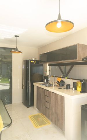 Casa à venda com 188m², 2 quartos e 3 vagas Casa à venda com 188m², 2 quartos e 3 vagasCozinha