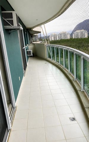 Apartamento à venda com 113m², 4 quartos e 2 vagas Apartamento à venda com 113m², 4 quartos e 2 vagasÁrea de serviço