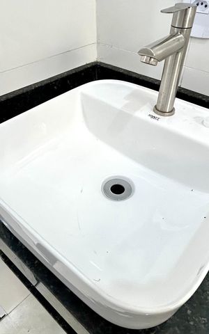 Casa à venda com 66m², 2 quartos e 1 vaga Casa à venda com 66m², 2 quartos e 1 vagaBanheiro