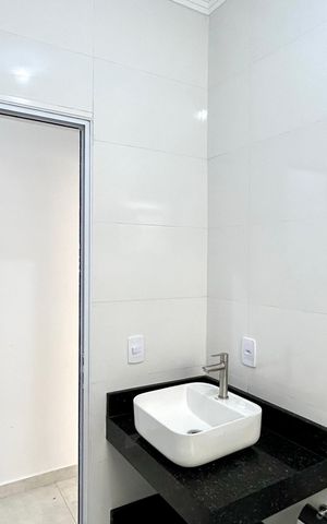 Casa à venda com 66m², 2 quartos e 1 vaga Casa à venda com 66m², 2 quartos e 1 vagaBanheiro