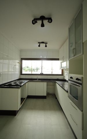 Casa para alugar com 248m², 3 quartos e 5 vagasCozinha 