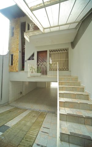 Casa para alugar com 248m², 3 quartos e 5 vagasGaragem 