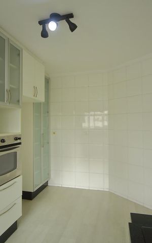 Casa para alugar com 248m², 3 quartos e 5 vagasCozinha 
