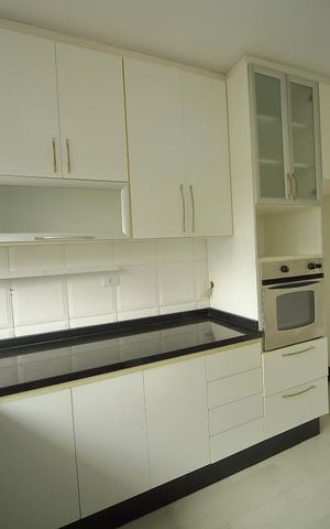 Casa para alugar com 248m², 3 quartos e 5 vagasCozinha 