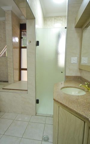 Casa para alugar com 248m², 3 quartos e 5 vagasSuíte -  Banheiro 