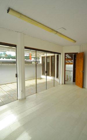 Casa para alugar com 248m², 3 quartos e 5 vagasSala de convivência 