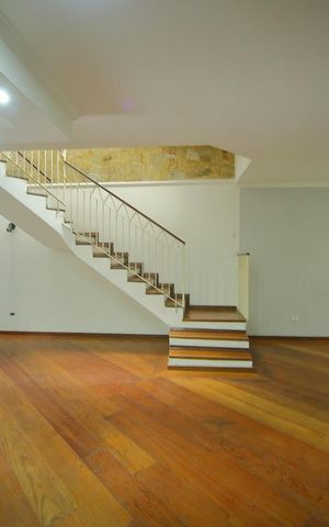 Casa para alugar com 248m², 3 quartos e 5 vagasSala 