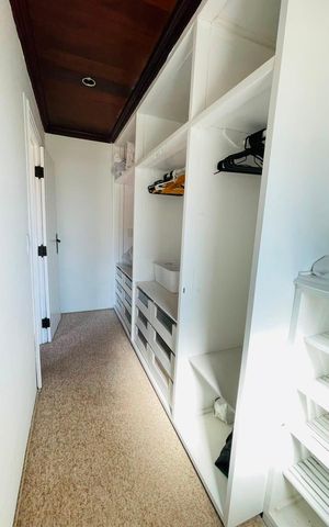 Casa de condomínio para alugar com 5000m², 5 quartos e 4 vagas Casa de condomínio para alugar com 5000m², 5 quartos e 4 vagasCloset