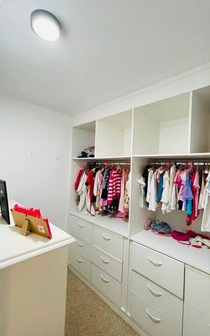 Casa de condomínio para alugar com 5000m², 5 quartos e 4 vagas Casa de condomínio para alugar com 5000m², 5 quartos e 4 vagasCloset