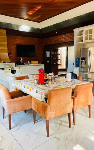 Casa de condomínio para alugar com 5000m², 5 quartos e 4 vagas Casa de condomínio para alugar com 5000m², 5 quartos e 4 vagasSala de Jantar 3