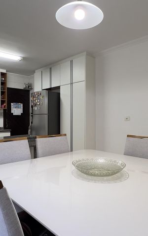 Casa à venda com 240m², 3 quartos e 4 vagas Casa à venda com 240m², 3 quartos e 4 vagasCozinha