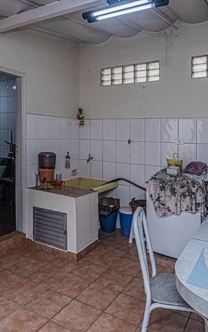 Casa à venda com 115m², 3 quartos e 1 vaga Casa à venda com 115m², 3 quartos e 1 vagaárea de serviço coberta_1
