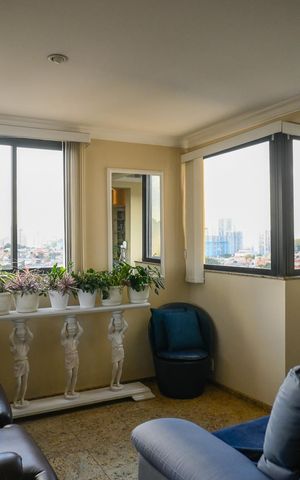 Apartamento à venda com 127m², 2 quartos e 3 vagas Apartamento à venda com 127m², 2 quartos e 3 vagasSala