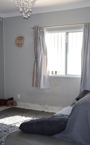Casa à venda com 93m², 2 quartos e 2 vagasSala