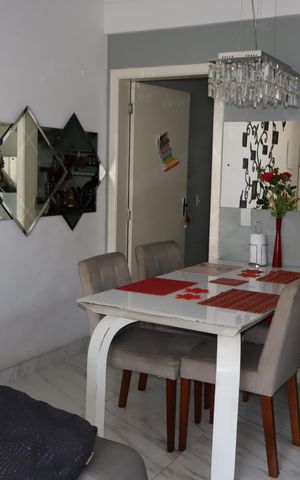 Casa à venda com 93m², 2 quartos e 2 vagasSala