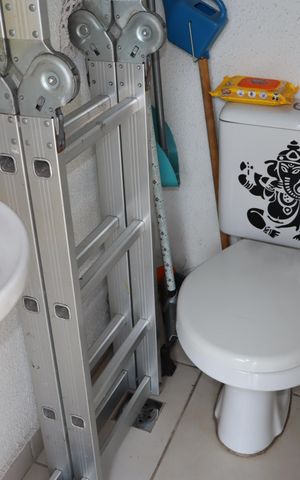 Casa à venda com 93m², 2 quartos e 2 vagasBanheiro de serviço
