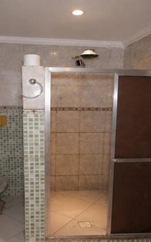 Casa à venda com 50m², 1 quarto e sem vaga Casa à venda com 50m², 1 quarto e sem vagaBanheiro social