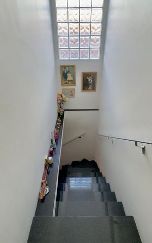 Casa à venda com 125m², 3 quartos e 2 vagas Casa à venda com 125m², 3 quartos e 2 vagasEscada