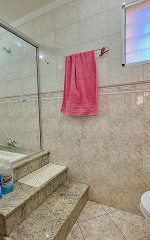 Casa à venda com 125m², 3 quartos e 2 vagas Casa à venda com 125m², 3 quartos e 2 vagasBanheiro quarto 3