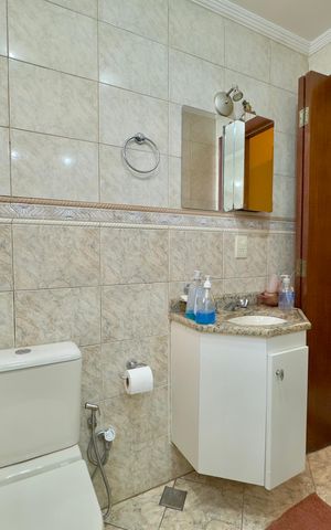 Casa à venda com 125m², 3 quartos e 2 vagas Casa à venda com 125m², 3 quartos e 2 vagasBanheiro quarto 3