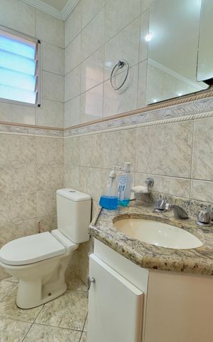 Casa à venda com 125m², 3 quartos e 2 vagas Casa à venda com 125m², 3 quartos e 2 vagasBanheiro quarto 3
