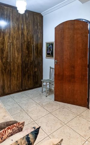 Casa à venda com 380m², 4 quartos e 3 vagas